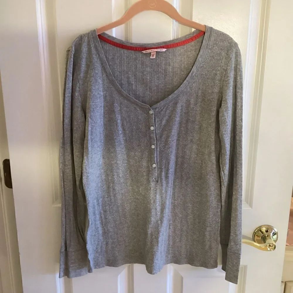 NWOT. Victoria’s Secret Women’s Size L Henley PJ Top Grey with Hint of Silver